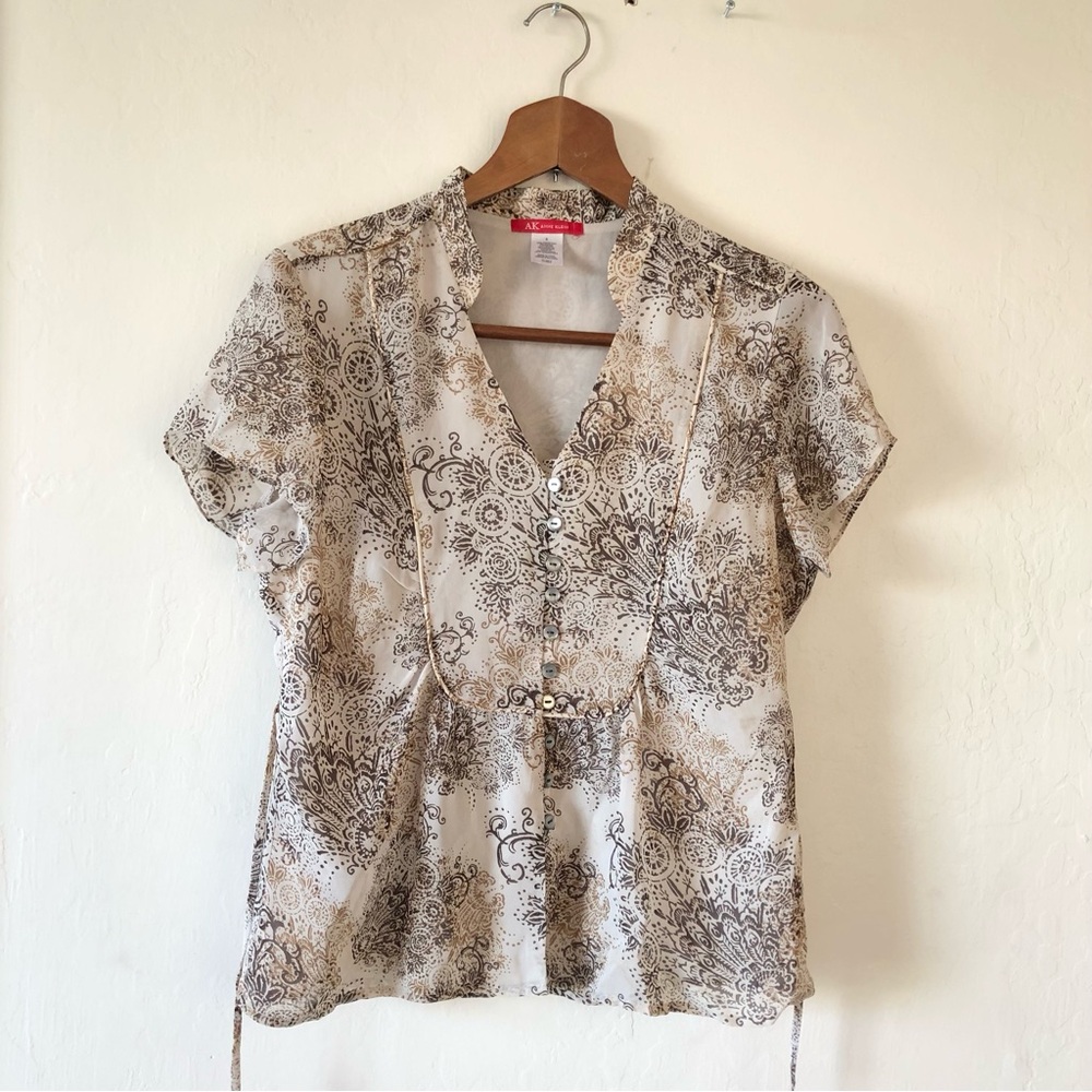 Anne Klein tie-waist blouse. Short sleeves. Size 8.